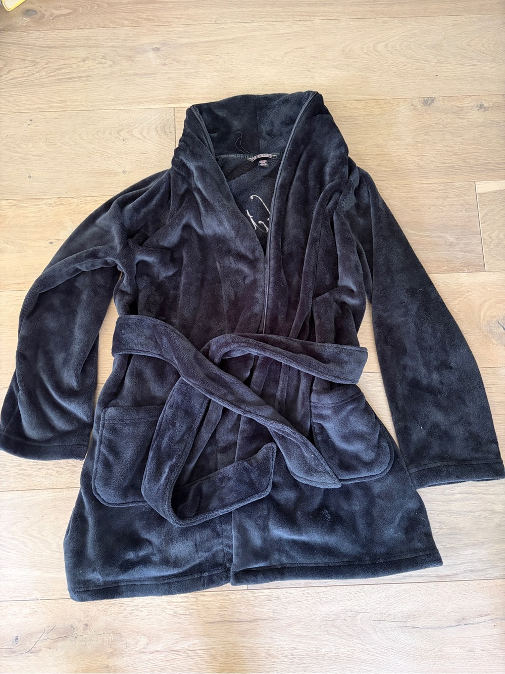 Victoria’s Secret plush vintage style black velvet robe logo - NWOT medium large